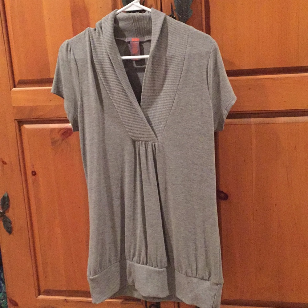Gray Top NWOT